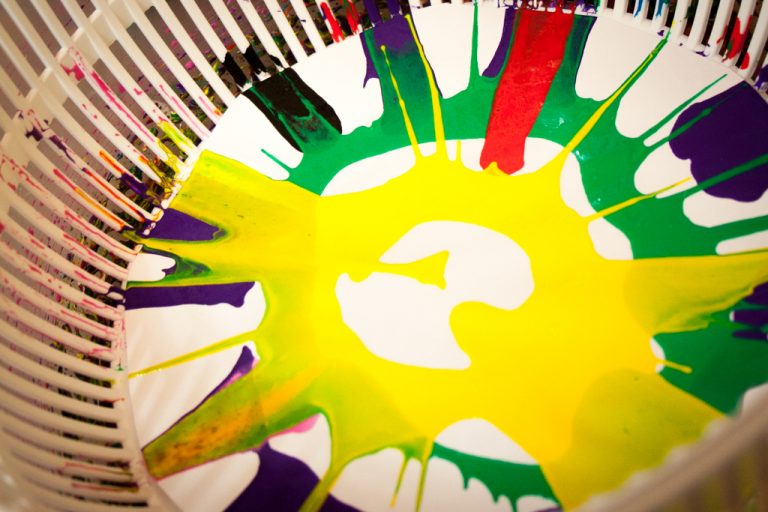 DIY Farbschleuder – Spin Art mit den Kids | Unser Kreativblog